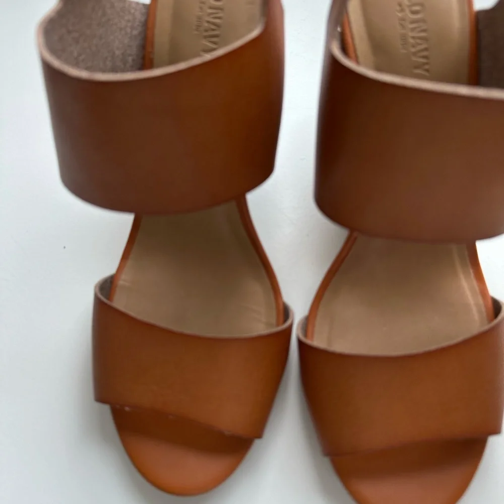 Old Navy brown wedge strappy sandals shoes. 10M - Picture 3 of 7